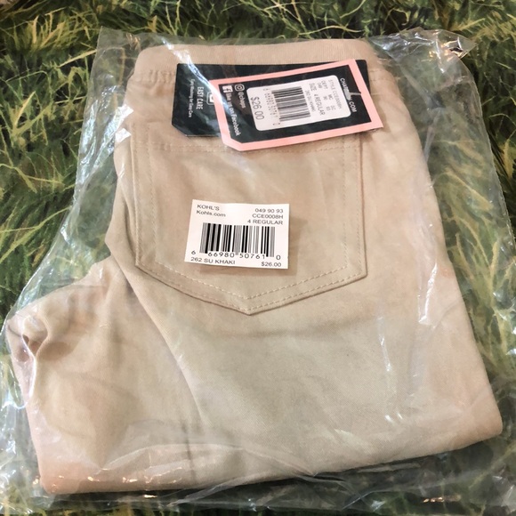 Girls bundle of NEW uniform shorts size 4 - Picture 8 of 8